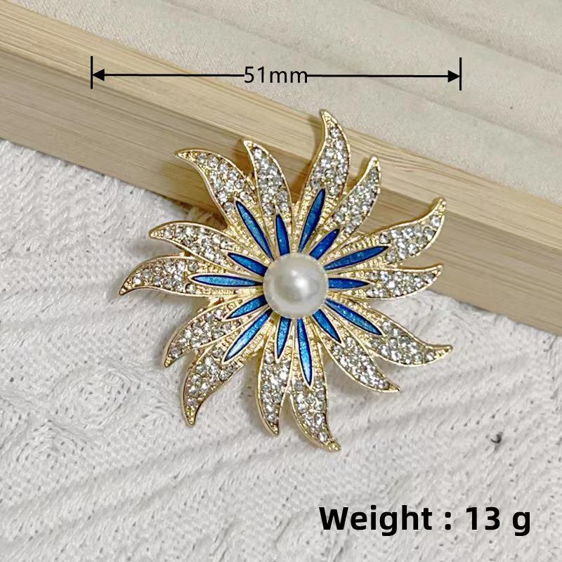 European & American Rhinestone Retro Gypsophila Eight-Pointed Star Brooch for Sweaters & Scarves