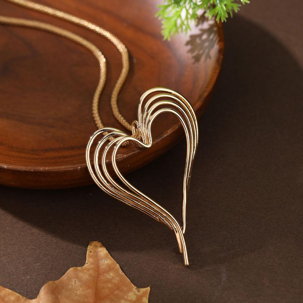 New Hollow Geometric Line Love Pendant, Women's Versatile Hollow Heart-shaped Simple Neck Chain