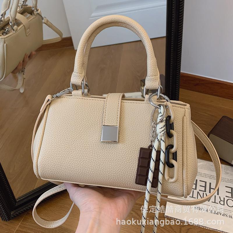 Premium Handbag Bag Women's 2025 New Popular Fashion Casual Versatile Shoulder Bag Commuter Messenger Bag