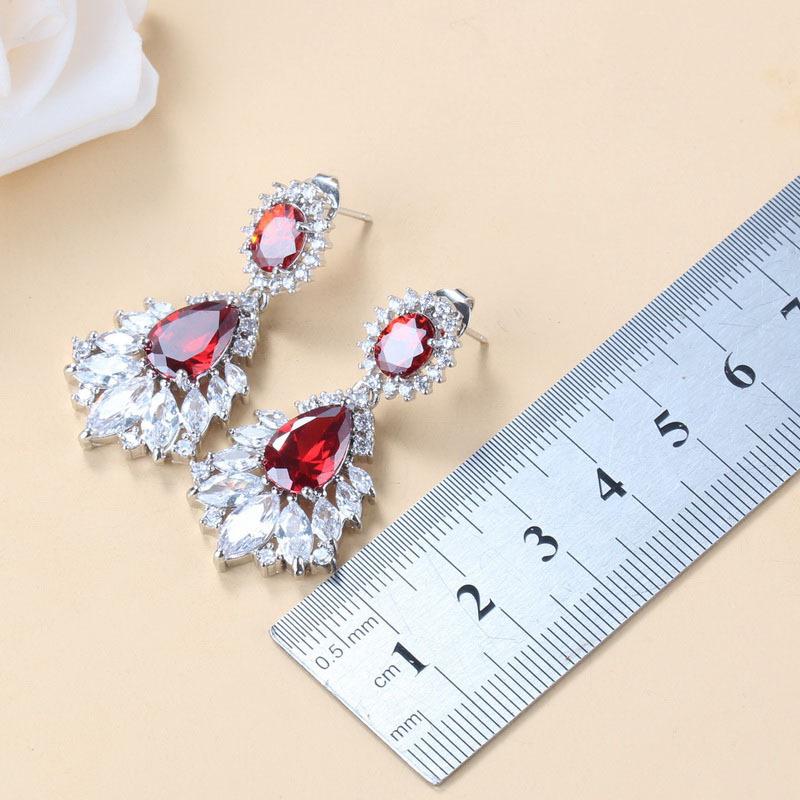 Set dámských náušnic, náhrdelníku a prstenu s přívěskem z modrého safíru