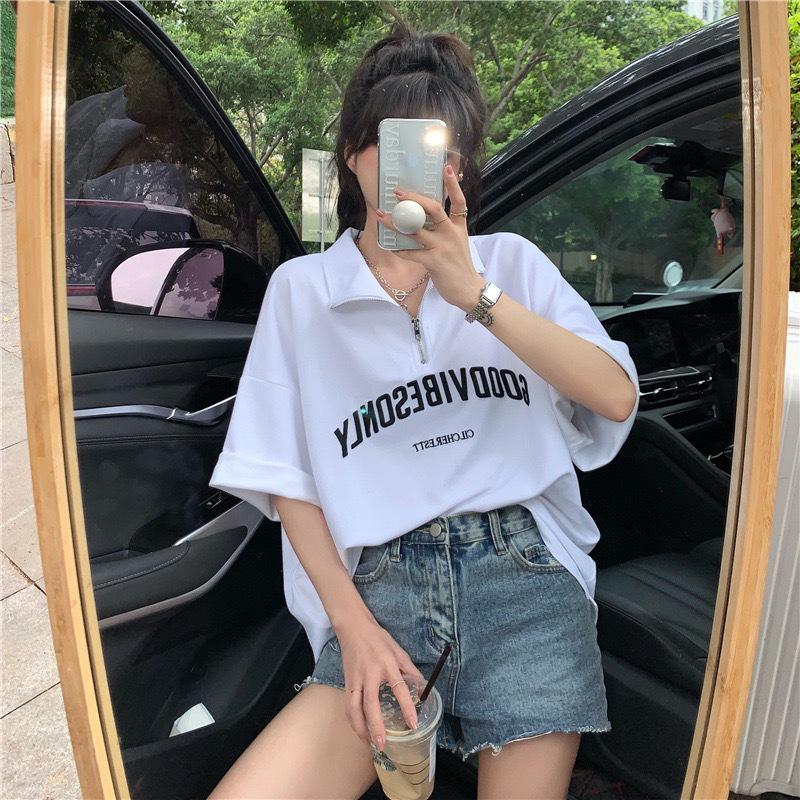 

Женская рубашка поло большого размера - средней длины, с лацканами, свободного кроя, стройнящая, с прямым плечом, с коротким рукавом L