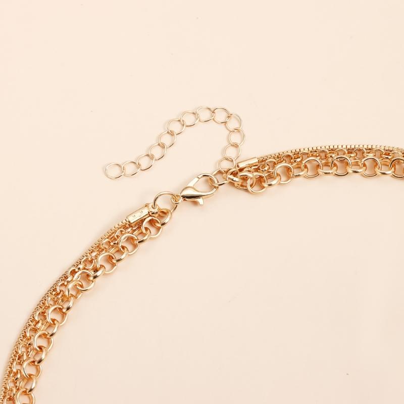 Old School Coin Necklace With Motivational Portrait Pendant Alloy Collarbone Chain For Casual And Creative Gatherings