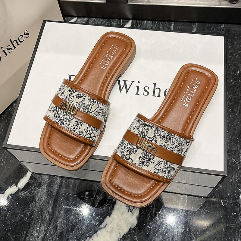 

Плоская подошва одно слово с крутыми тапочками женская летняя одежда модный темперамент поток женская обувь 40 коричневый