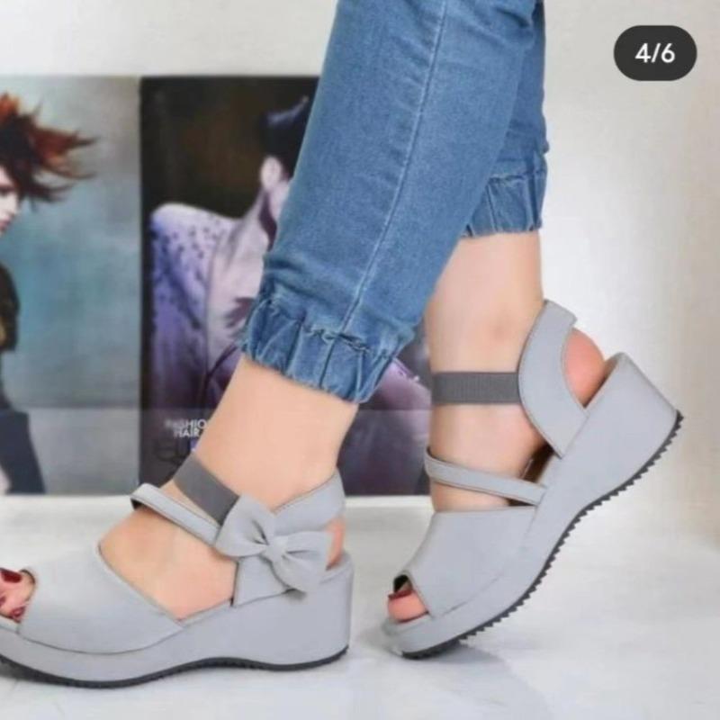 New plus-size women's peep-toe sandals, wedge heels, European and American style, high-heeled sandals with back zipper.