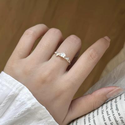 Anel Pequeno de Flor Elegante Ajustável para Mulheres - Estilo Ins, Design de Nicho, Acessório de Dedo Indicador Versátil na Moda