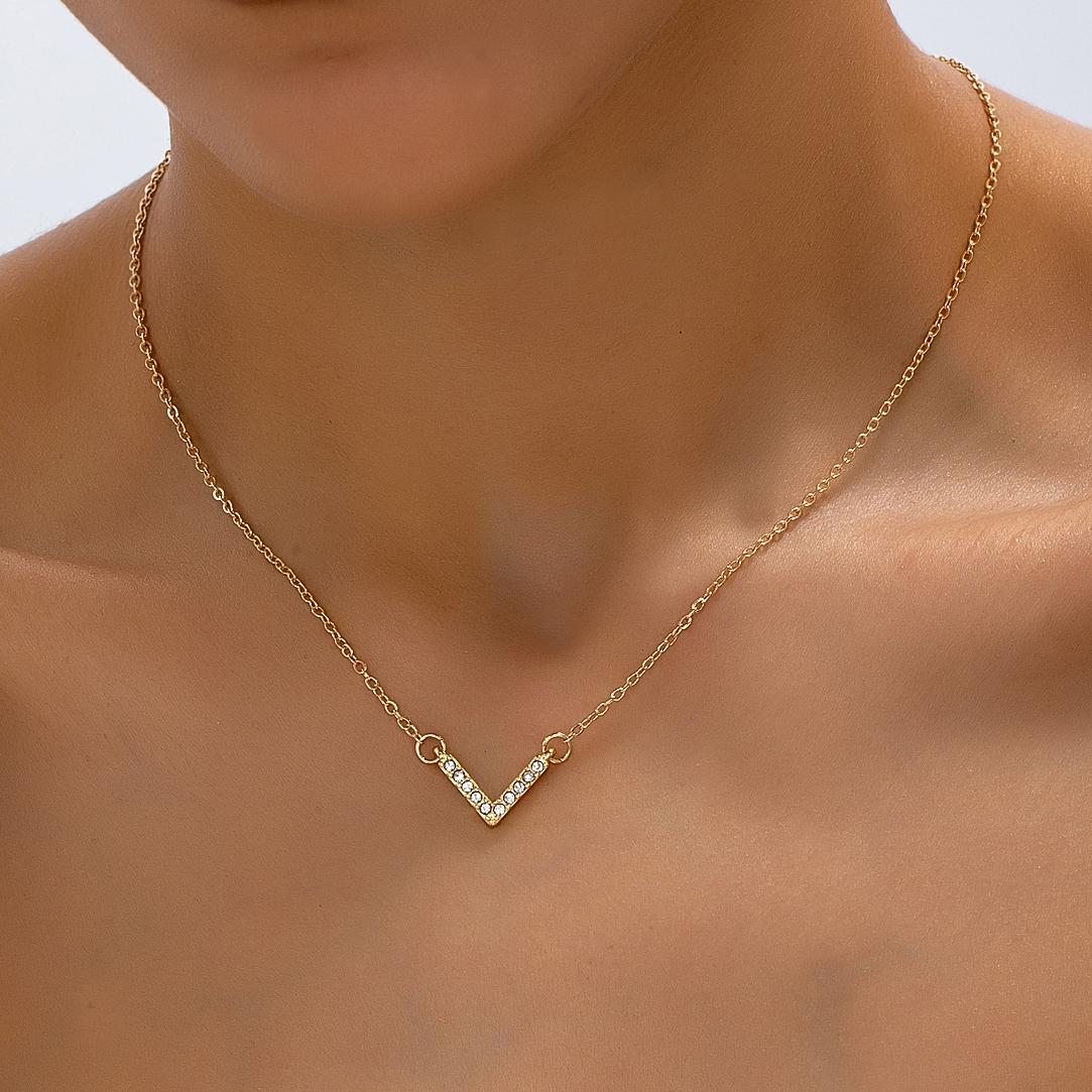 

A Fashionable Women s Pendant Necklace. Simple and Elegant V-Shaped Pendant Made of Zinc Alloy with Glass Inlay, Suitable for Daily Wear and as a Gift
