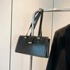Large capacity bag women's autumn and winter retro 2025 new niche design shoulder handbag oilskin bag