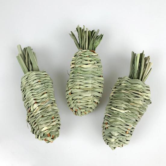 Hračka pro malá zvířata Přírodní tráva Ručně vyráběná tkaná hračka pro skřípání zubů Křeček Králík Mrkev