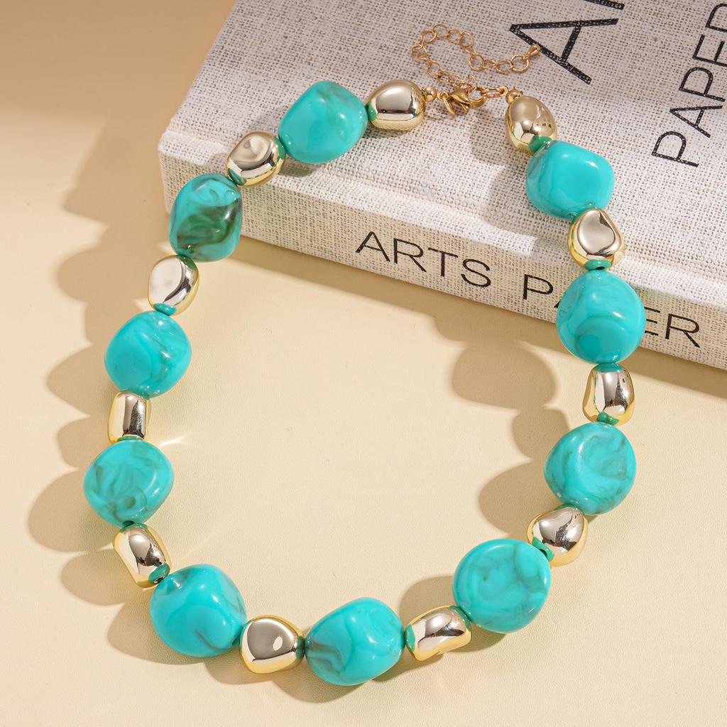 Elegant Acrylic Glass Beaded Pearl Necklace for Women – Versatile and Sophisticated Accessory