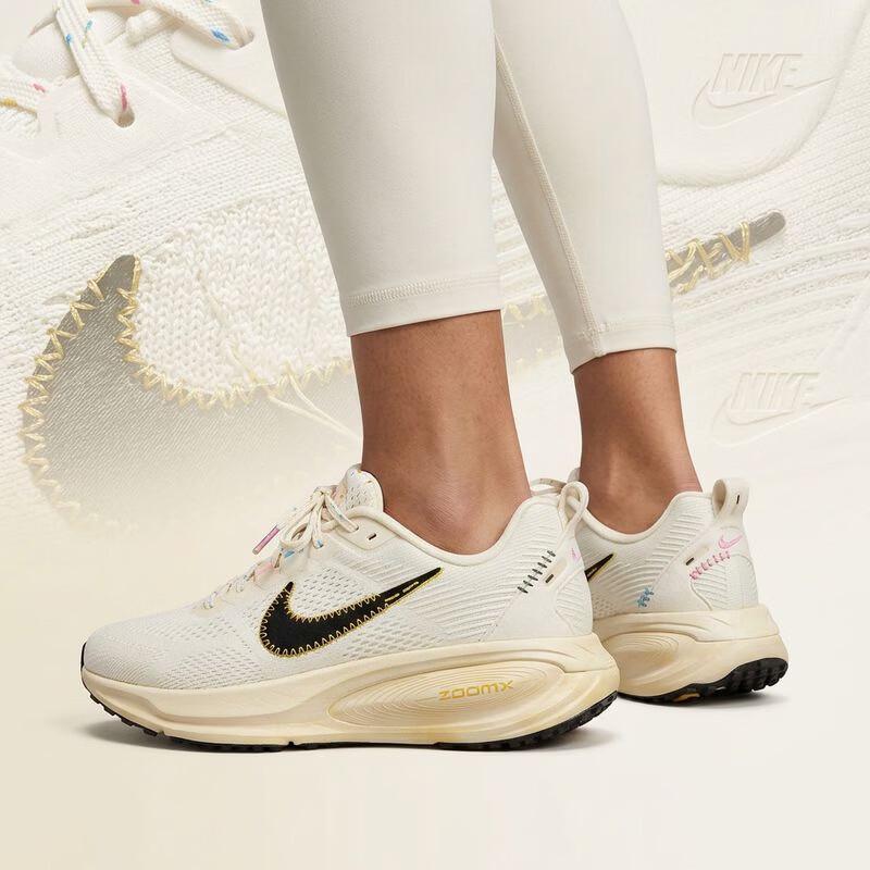 Nike Women s Vomero 18 Running Shoes M