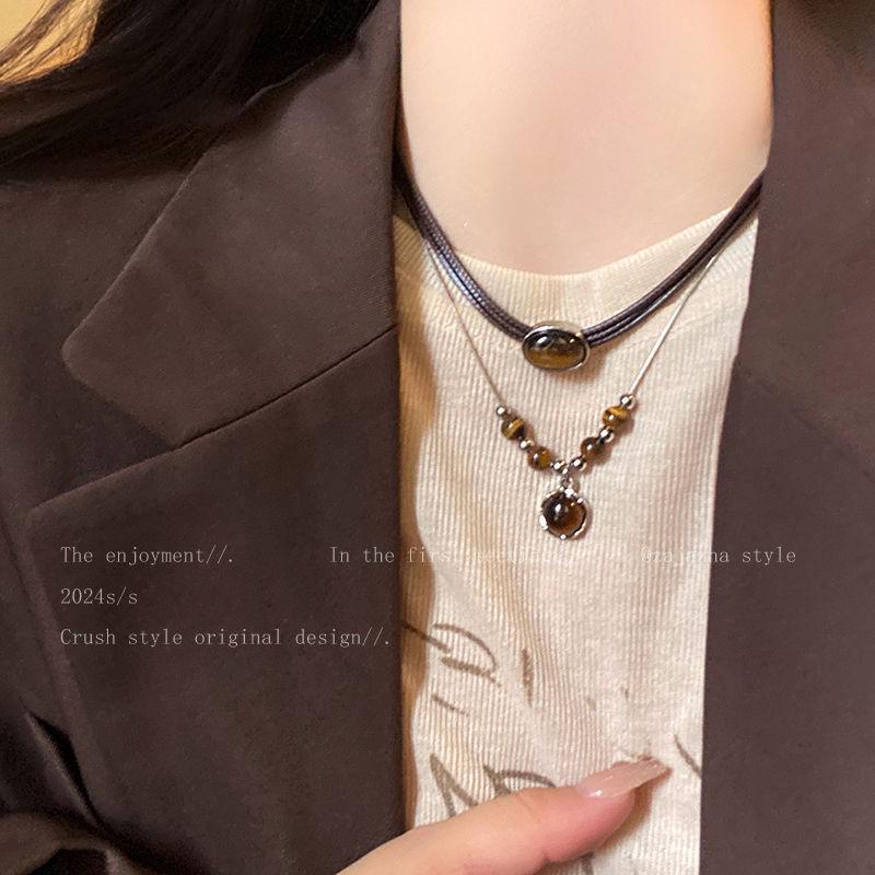 Retro Pearl Camera Necklace: Unique Brown Long Chain for Women's Sweaters