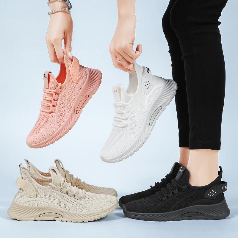 

Ladies summer breathable mesh shoes, anti slip, soft and light outdoor running sports and leisure shoes, free delivery 43 чорний