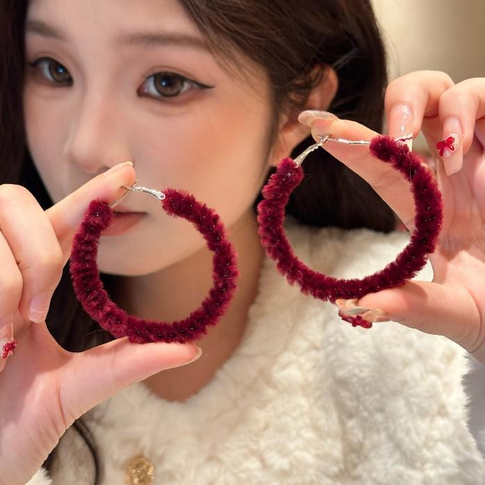 2025 Trendy High-End Retro Earrings: Autumn/Winter Design