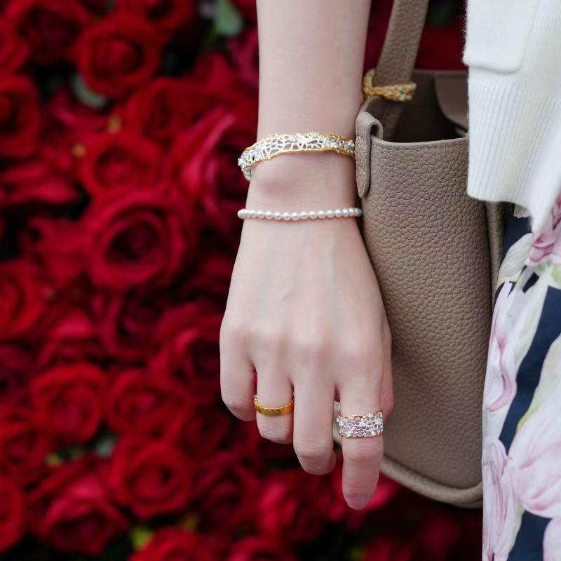 

Кольцо-печатка из серии французского кружева, золото: Универсальный, Персонализированный, Нишевый дизайн