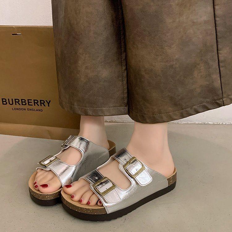 Vêtements d'extérieur été polyvalents chaussures pour femmes mode célébrité Internet chaussures de plage bord de mer claquettes plates décontractées de vacances vêtements d'extérieur