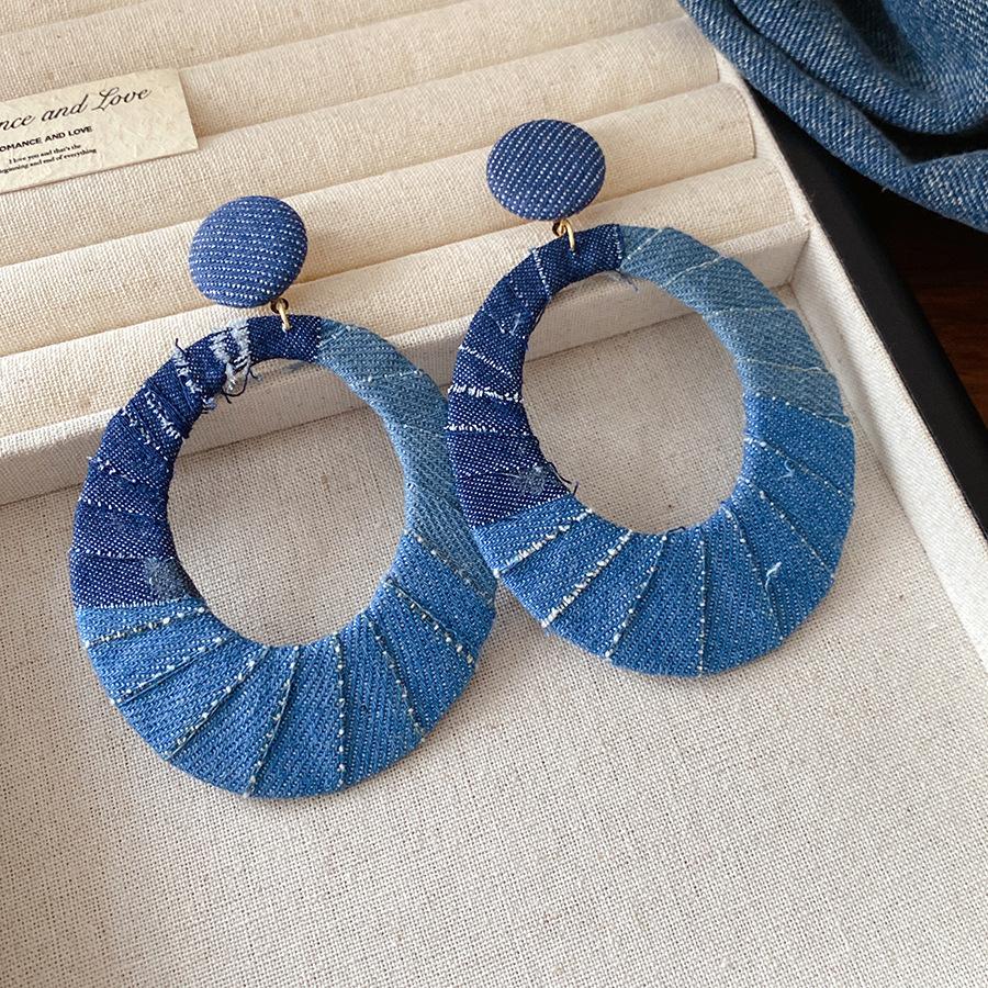 

Silver needle fabric oval hollow earrings fashionable retro personality exaggerated stud earrings niche high-end earrings