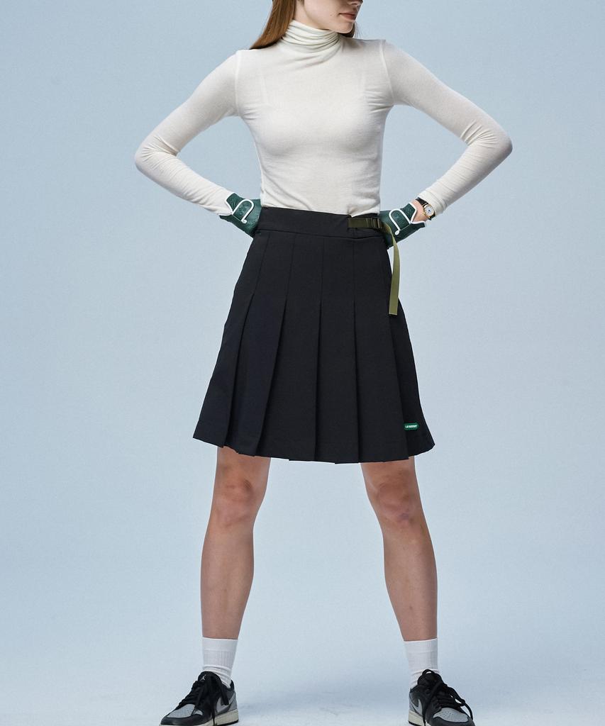 Le Sonnet Minimal Pleated Skirt Black