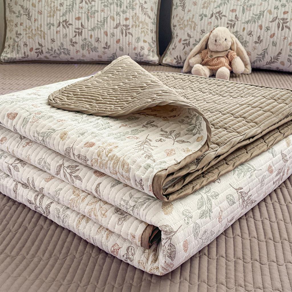 Thickened Quilted Bedspread for Single Double Bed Floral Soft Breathable Summer Quilt Machine Washable Dust-proof Bed Cover Set