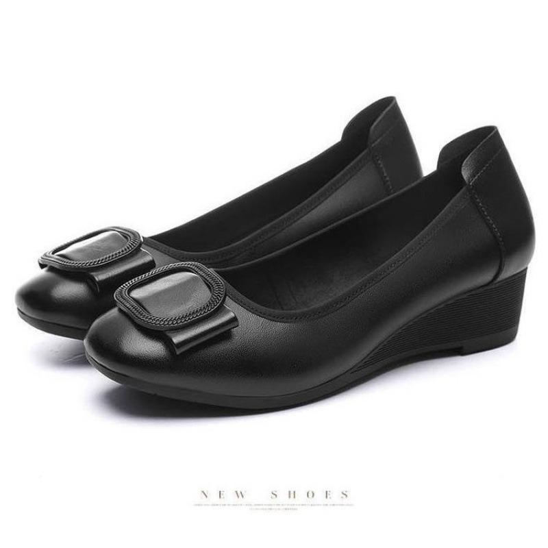 Casual temperament slope heel single shoes women's spring 2025 new black soft-soled mother small leather shoes heightening loafers