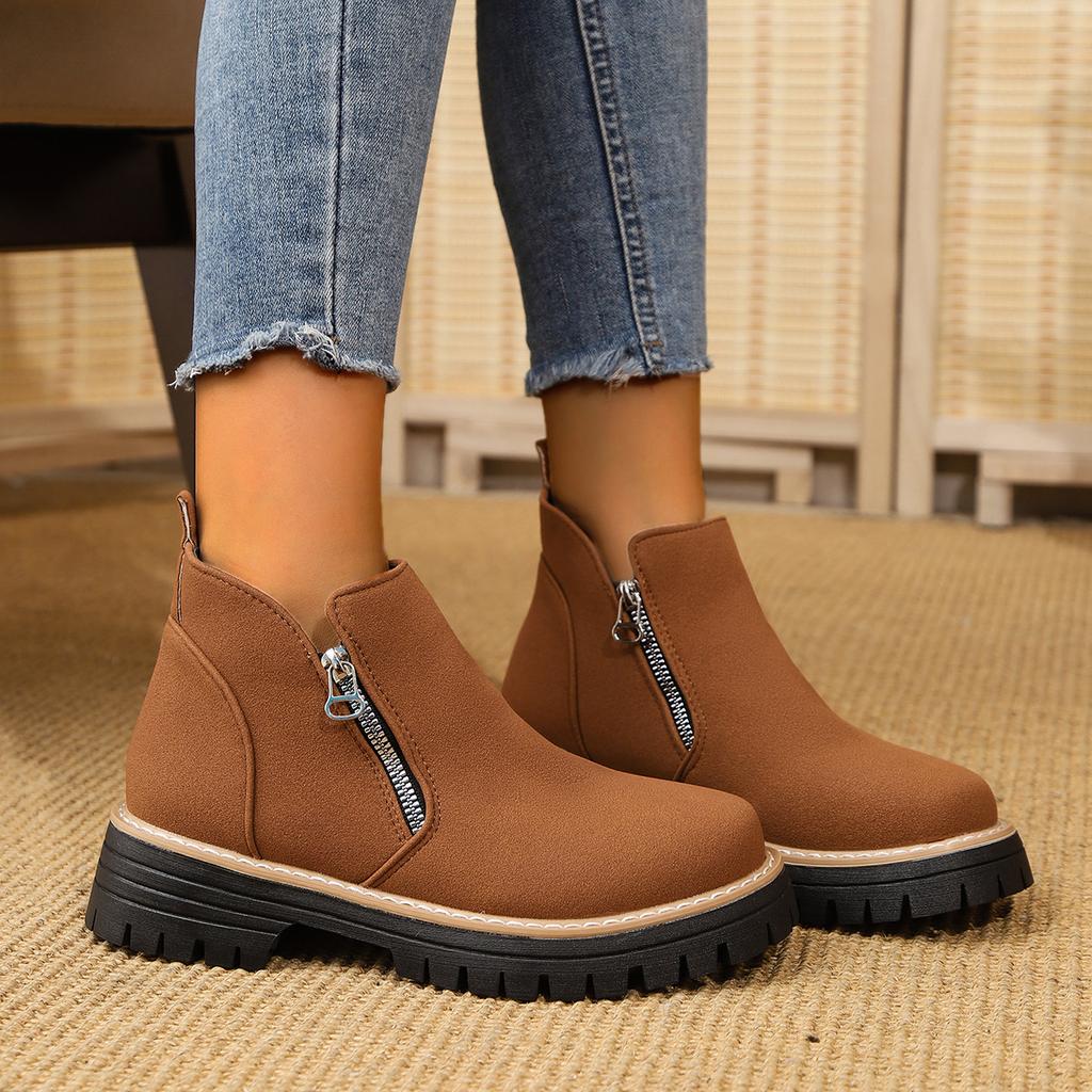 Stora storlekar avslappnade korta stövlar dam höst och vinter 2025 nya högklackade avslappnade mode korta stövlar avslappnade Martin-kängor