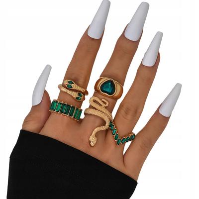 Juego de 5 Anillos Dorados Retro Punk Vintage Serpiente Corazón Verde