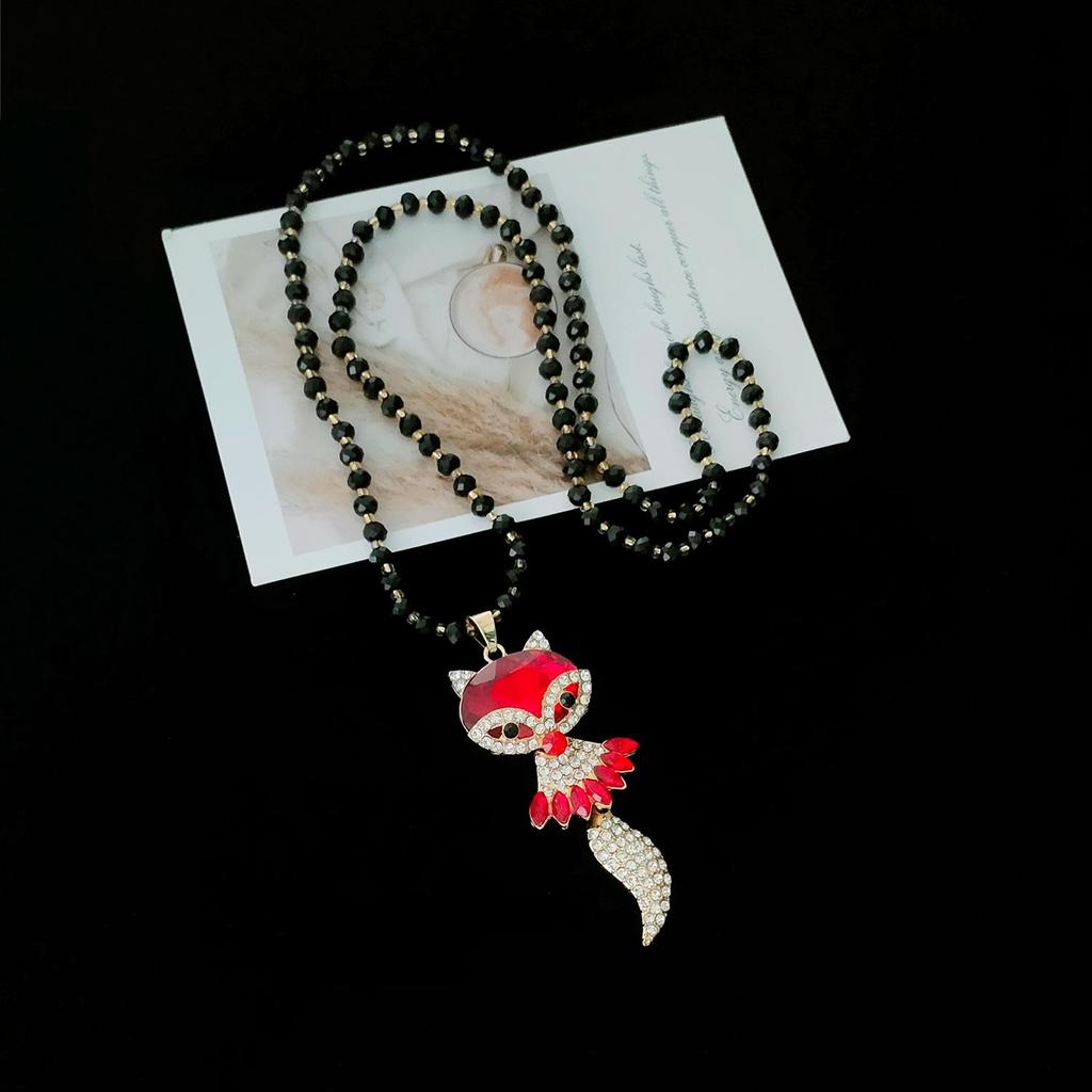 Elegant Cat's Eye Fox Pendant Necklace: Autumn/Winter Stylish Sweater Chain for Women