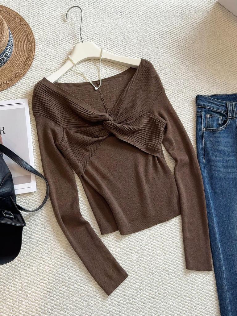 Autumn 2025 Women's Off-Shoulder Twist Slimming Long-Sleeve Knitted Top