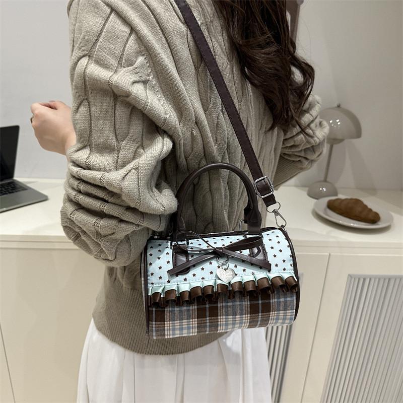 Street Style Small Square Bag With Soft Structure And Internal Pocket