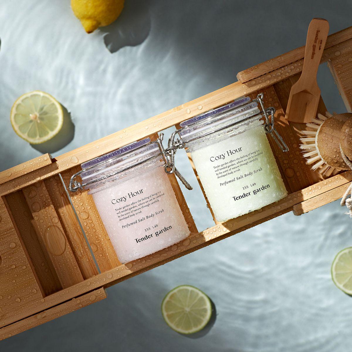 Tender Garden Cozy Hour Perfumed Salt Body Scrub Nr.51 Green Chypre (Green)