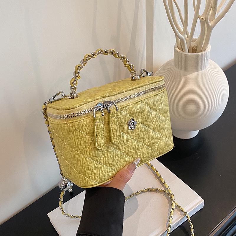 Trendy Women's Diamond Pattern Crossbody Bag - High-Quality Embroidery, Chain Shoulder Strap, Small Square Design