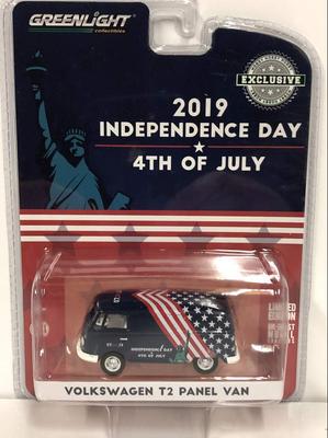 Volkswagen T2 Panel Van July 4th Independence Day 2019 Inch Hobby Limited Die Cast Model Greenlight 30044 1/64