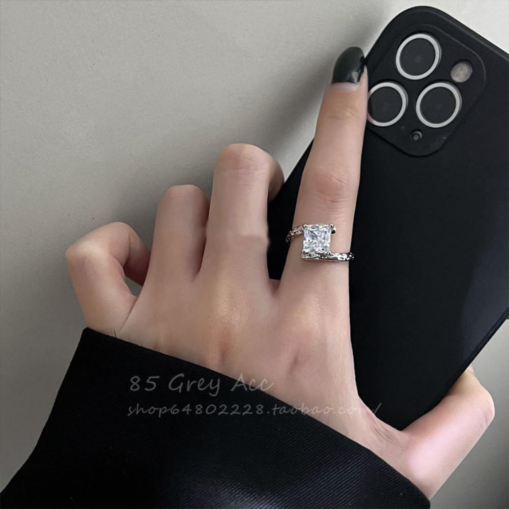 Ring Does Not Fade Niche Design Ins Opening Female High-end Sense Retro Cold Pearl Shell Versatile Irregular
