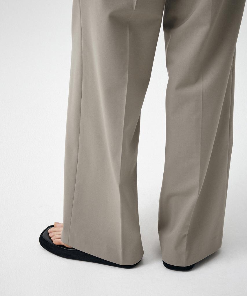 MUSINSA STANDARD WOMAN Women'S Summer Wool One-Pleat Wide Hidden Elastic Waist Slacks [Light Beige]