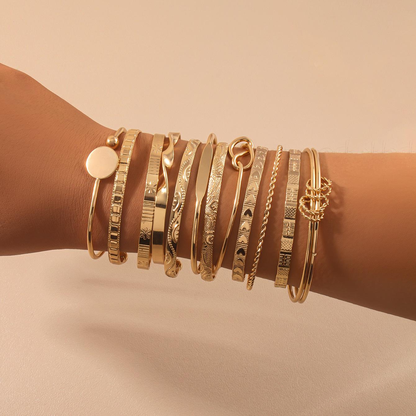 

12 шт./Набор Минималистичные Цветочные и Геометрические Металлические Браслеты-Банглы, Женские Ювелирные Аксессуары для Повседневной Носки (Ассорти стилей) золотой
