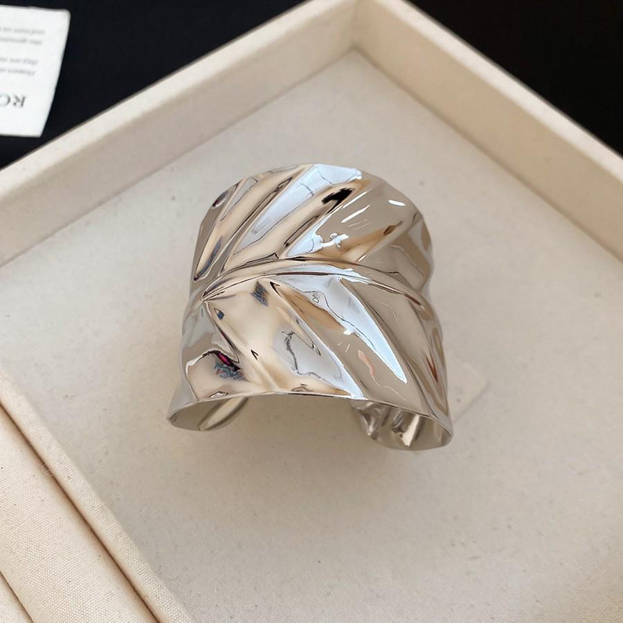 European-American Geometric Metallic Open Bangle: Simple, Versatile, Niche Design Bracelet