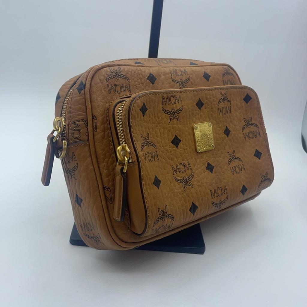 [Pre-Owned] Classic Monogram Zip Leather Camera Bag - Very Good #ZP1EIR