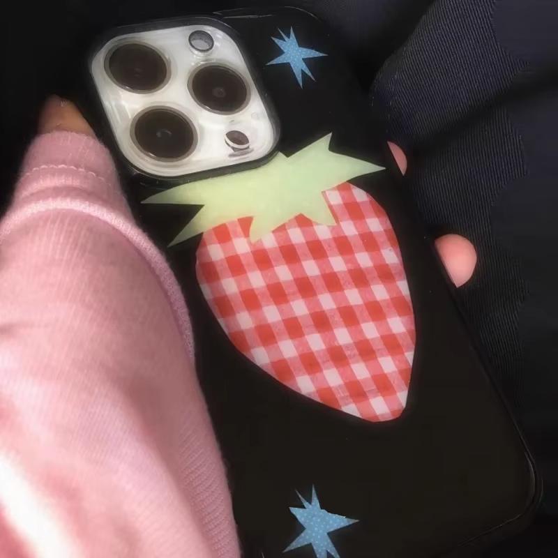

Корейский стиль ins Ретро Милая Девушка с Клубникой Чехол для Телефона Для iPhone 17 16 15 14 13 12 11 Pro Max XR XS Max 7 8 Plus MINI Чехол iPhone XS Max