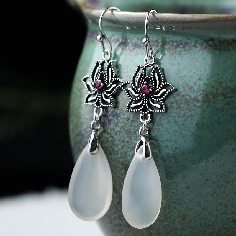 Náušnice v čínském stylu, galvanizované thajské stříbro, s přírodním chalcedonem a retro designem lotosu