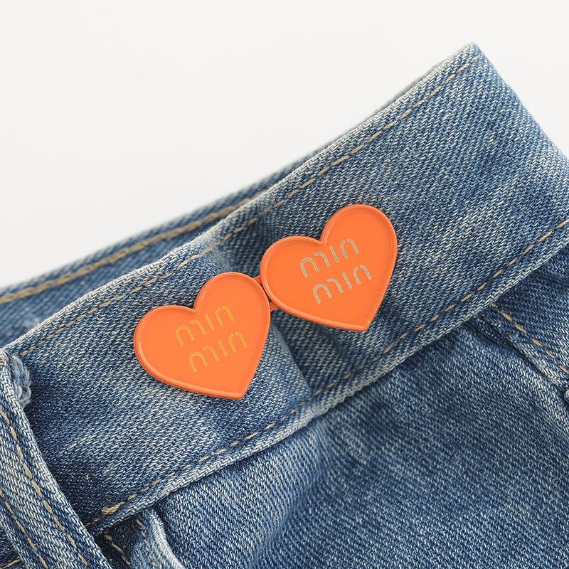 

2 шт. Затягнути пряжку на талії, регульовану джинсову пряжку у формі серця, затягнути кнопку на талії