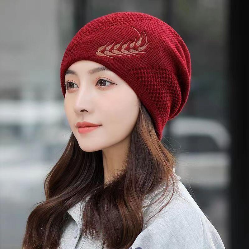 

Стильная женская шапка с напуском, утеплителем для ушей и шнурком — идеально подходит для осени и зимы 55-59CM бордовый