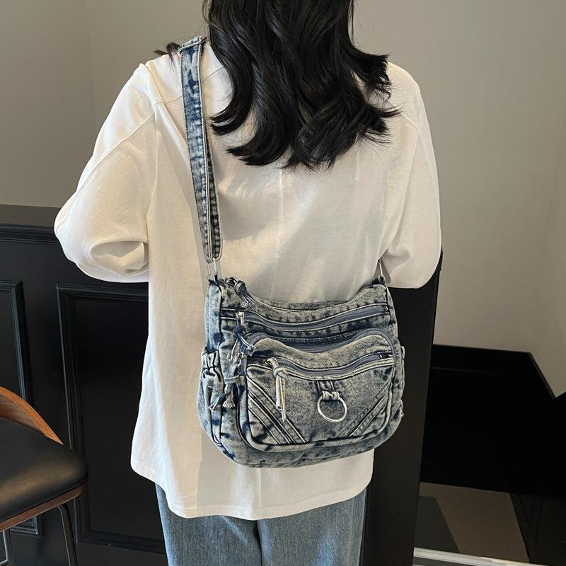 This Crossbody Bag Is Fashionable and Elegant with Multiple Compartments and A Large Capacity. It Is A Multi-layered Single-shoulder Bag