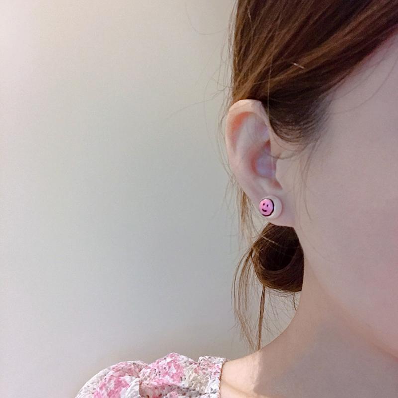 Boucles d'oreilles Clous Perle Plate Forme Fille Souriante Mignonne 2026 Mode Bijoux Simples Fête de Noël Accessoires d'Oreilles Amusants Pour Femmes