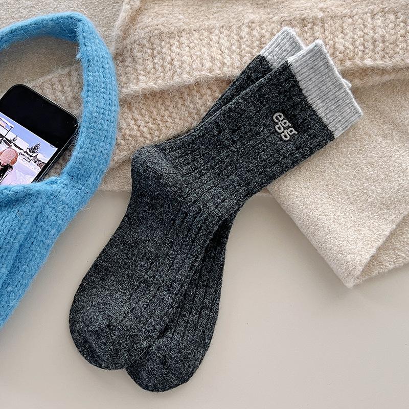 Season Socks Color Matching Medium Tube Socks Fleece Thickened Warm Wool Socks Embroidered Letters Retro Stacking Socks Women
