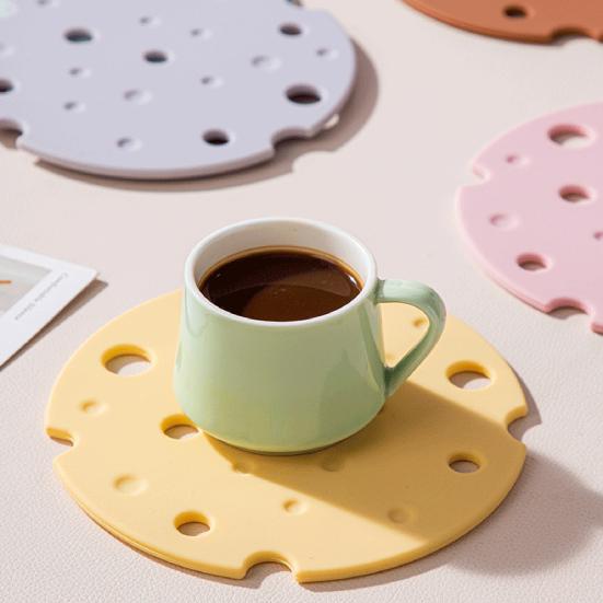Silicone Trivet Heat Resistant Pot Holder for Hot Pans Casseroles Non-Slip Dishwasher Safe Decorative Kitchen Mat