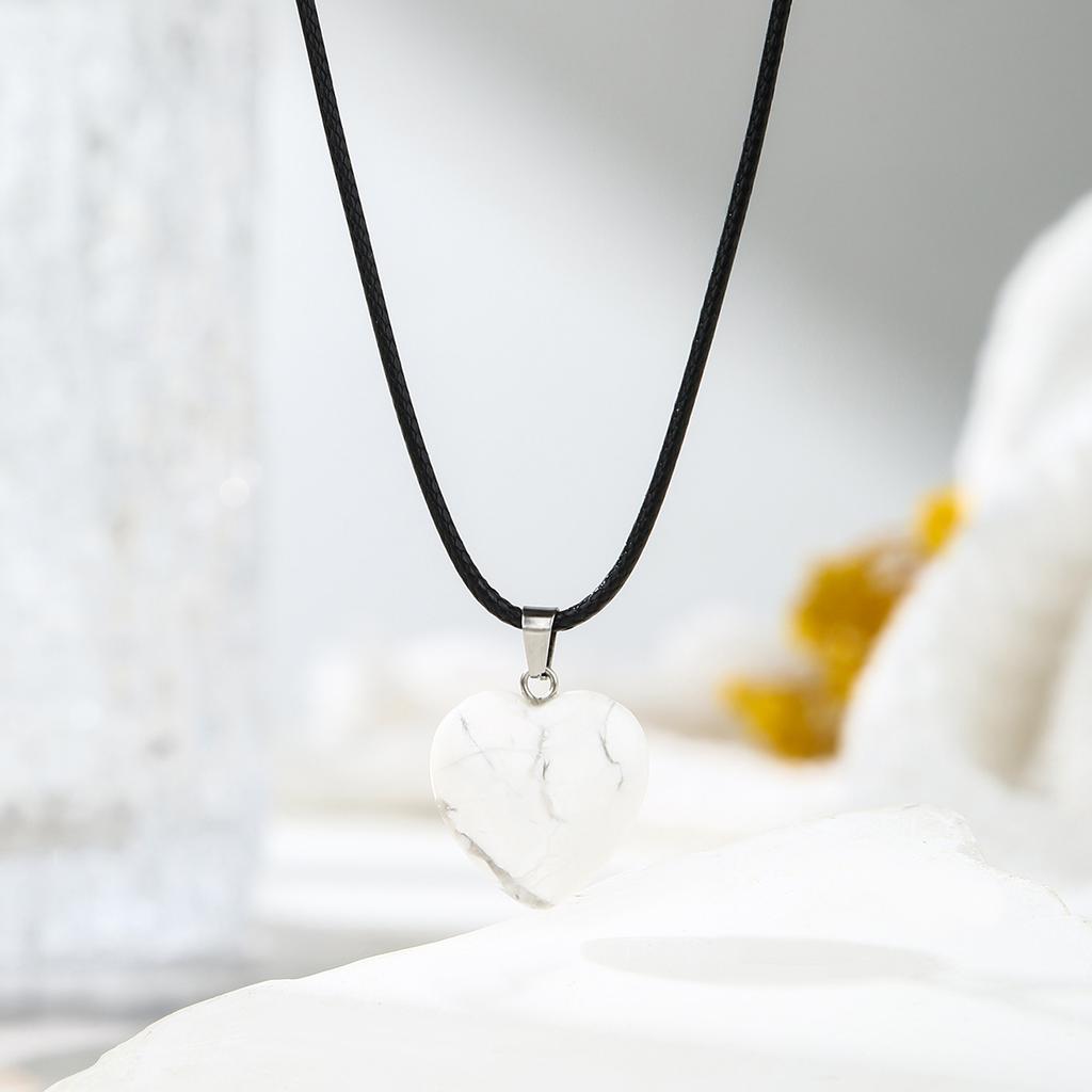 Natural crystal peach heart pendant, Dongling, tiger eye stone, three-dimensional heart-shaped pendant, accessories