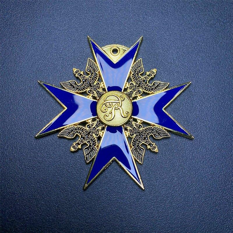 

Німецький великий чорний яструб, медаль «Блакитний лицар», кулон із вибуховим намистом, емальована медаль