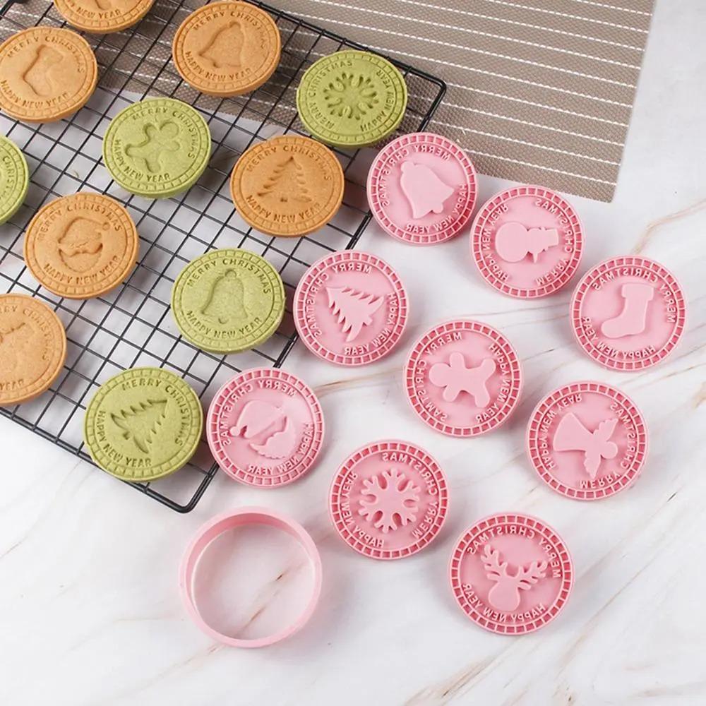 9Pcs Plastic Christmas Cookie Cutters 3D Biscuit Embosser Molds Cookie Stamp  New Year Party