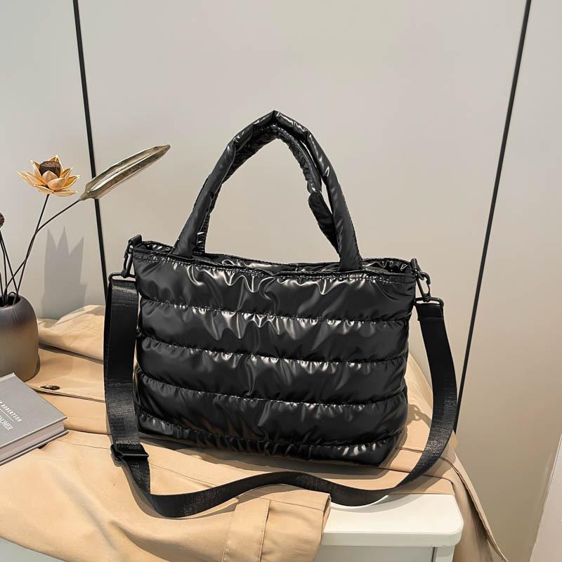 

Casual commuting large-capacity shoulder bag women s winter new fashion cotton clothes trendy portable tote bag чёрный