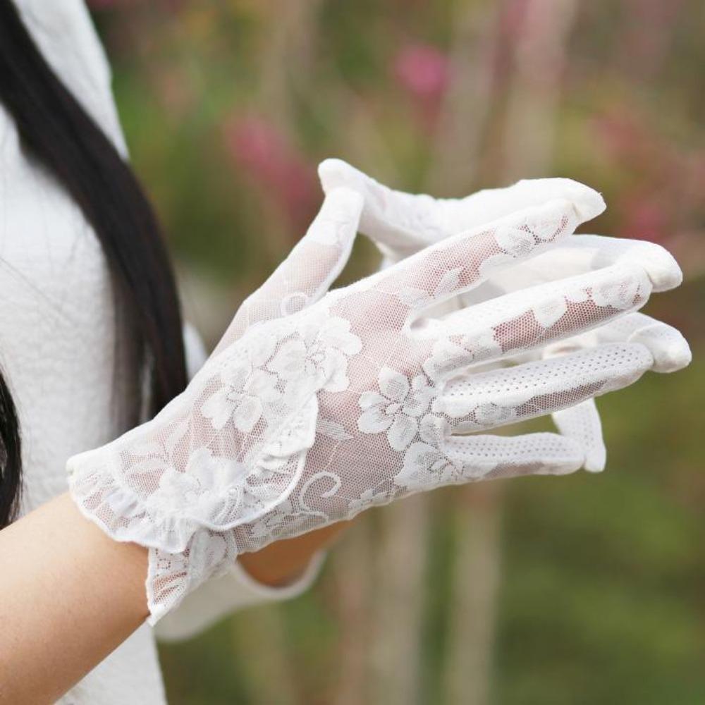 Elegant Hollow Touch Screen Gloves Breathable Anti-skid Sunscreen Gloves Lace Mesh Short Thin Gloves Driving UV Gloves