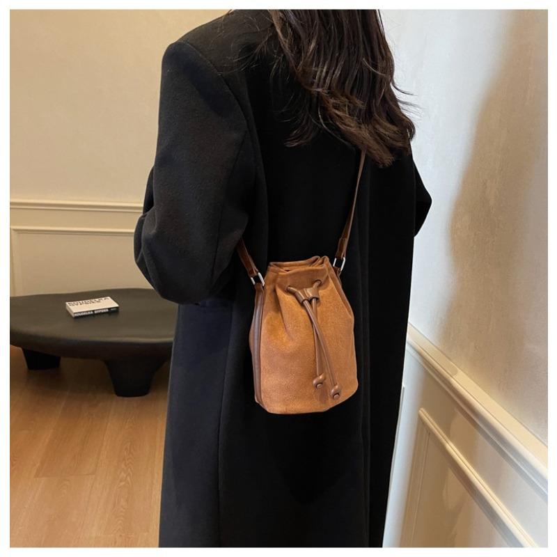Retro Faux Suede Bucket Bag Classic Plush Drawstring Phone Bag Women's Vintage Plush Crossbody Small Bag